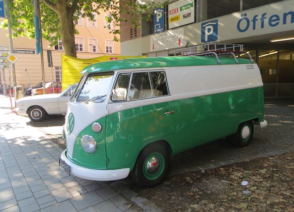 Alter VW Bus Bulli als Transporter oder Kastenwagen